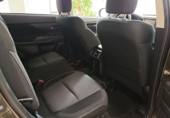 Подержанный автомобиль Mitsubishi Outlander 2020 года (17 фото)