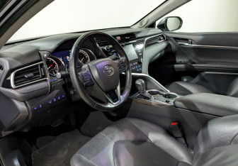 Подержанный автомобиль Toyota Camry Sedan 2020 года (28 фото)