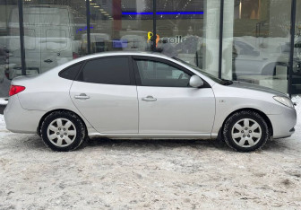 Подержанный автомобиль Hyundai Elantra Sedan 2008 года (4 фото)
