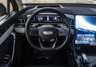 Подержанный автомобиль Geely Atlas 2024 года (10 фото)