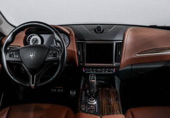 Подержанный автомобиль Maserati Levante 2021 года (12 фото)