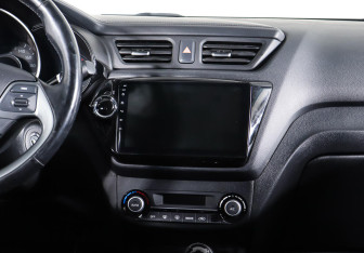 Подержанный автомобиль Kia Rio Sedan 2016 года (13 фото)