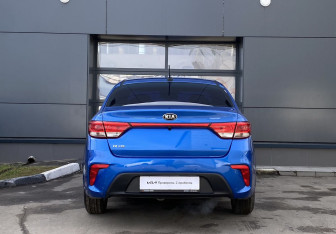 Подержанный автомобиль Kia Rio Sedan 2017 года (6 фото)