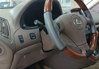 Подержанный автомобиль Lexus RX 2003 года (9 фото)