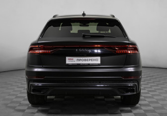 Подержанный автомобиль Audi Q8 2019 года (6 фото)