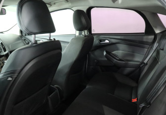 Подержанный автомобиль Ford Focus Hatchback 2011 года (12 фото)