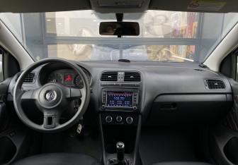 Подержанный автомобиль Volkswagen Polo Sedan 2012 года (10 фото)