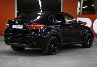 Подержанный автомобиль BMW X6 2012 года (5 фото)
