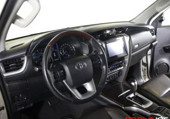 Подержанный автомобиль Toyota Fortuner 2017 года (24 фото)