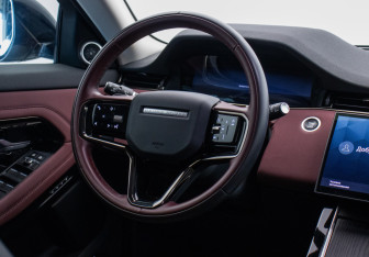 Подержанный автомобиль Land Rover Range Rover Evoque 2025 года (14 фото)