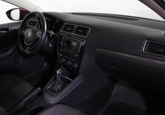Подержанный автомобиль Volkswagen Jetta Sedan 2016 года (6 фото)