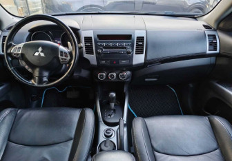 Подержанный автомобиль Mitsubishi Outlander 2011 года (9 фото)