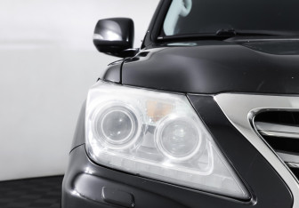Подержанный автомобиль Lexus LX 2012 года (26 фото)