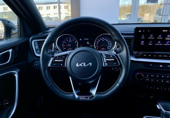 Подержанный автомобиль Kia Ceed Wagon 2021 года (15 фото)