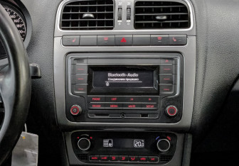Подержанный автомобиль Volkswagen Polo Sedan 2018 года (17 фото)
