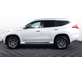 Подержанный автомобиль Mitsubishi Pajero Sport 2019 года (8 фото)