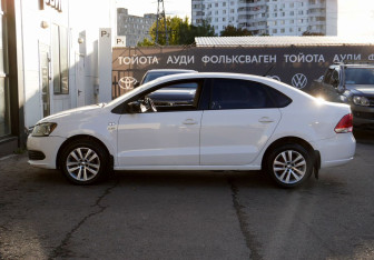 Подержанный автомобиль Volkswagen Polo Sedan 2013 года (8 фото)