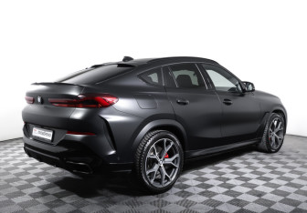 Подержанный автомобиль BMW X6 2021 года (5 фото)