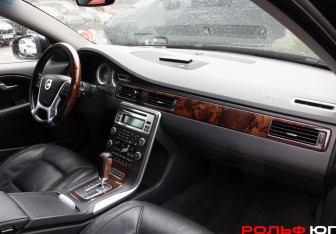 Подержанный автомобиль Volvo S80 2010 года (7 фото)