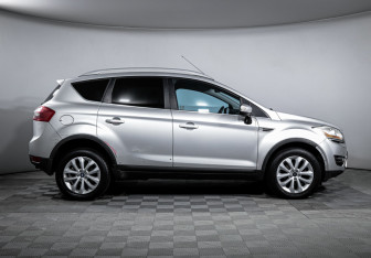 Подержанный автомобиль Ford Kuga 2010 года (4 фото)