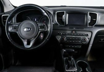 Подержанный автомобиль Kia Sportage 2017 года (10 фото)