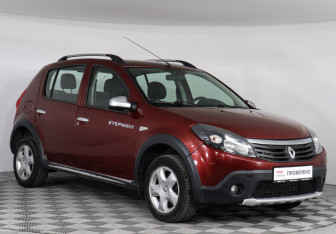 Подержанный автомобиль Renault Sandero 2013 года (2 фото)
