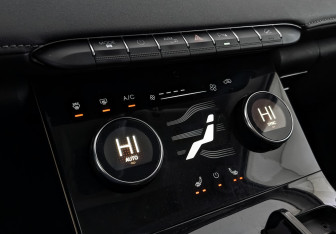 Подержанный автомобиль Exeed LX 2022 года (20 фото)