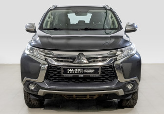 Подержанный автомобиль Mitsubishi Pajero Sport 2018 года (2 фото)