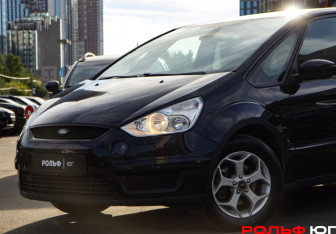 Подержанный автомобиль Ford S-MAX 2006 года (13 фото)