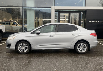 Подержанный автомобиль Citroen C4 Sedan 2013 года (8 фото)