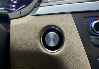 Подержанный автомобиль Genesis G80 2017 года (18 фото)