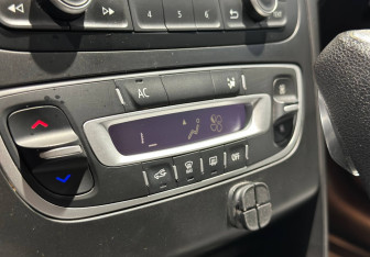 Подержанный автомобиль Renault Latitude 2014 года (13 фото)