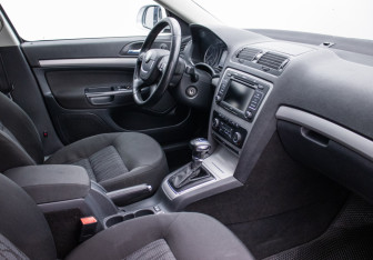 Подержанный автомобиль Skoda Octavia Liftback 2010 года (9 фото)