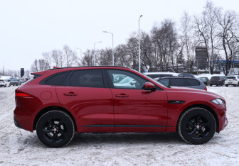 Подержанный автомобиль Jaguar F-Pace 2017 года (4 фото)