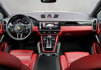 Подержанный автомобиль Porsche Cayenne 2020 года (14 фото)