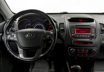 Подержанный автомобиль Kia Sorento 2014 года (21 фото)