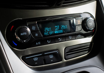 Подержанный автомобиль Ford Kuga 2016 года (15 фото)