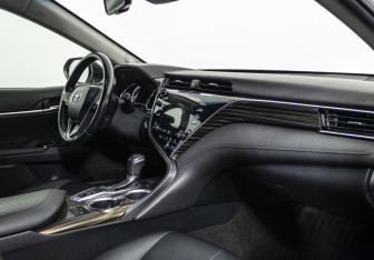 Подержанный автомобиль Toyota Camry Sedan 2020 года (9 фото)