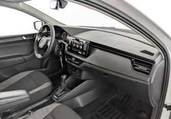 Подержанный автомобиль Skoda Rapid Liftback 2021 года (11 фото)