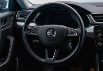 Подержанный автомобиль Skoda Superb Liftback 2019 года (15 фото)