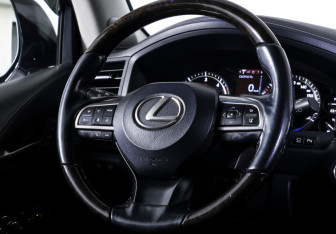 Подержанный автомобиль Lexus LX 2015 года (17 фото)