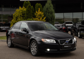 Подержанный автомобиль Volvo S80 2010 года (2 фото)