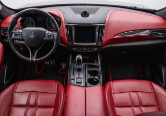 Подержанный автомобиль Maserati Levante 2017 года (13 фото)
