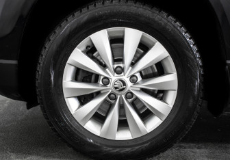 Подержанный автомобиль Skoda Karoq 2021 года (16 фото)