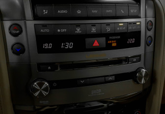 Подержанный автомобиль Lexus LX 2014 года (16 фото)