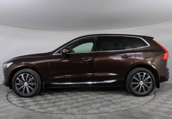 Подержанный автомобиль Volvo XC60 2019 года (8 фото)
