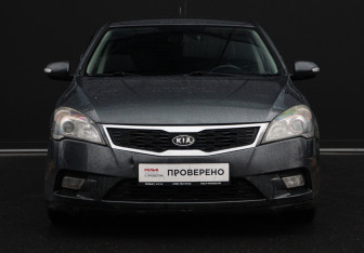 Подержанный автомобиль Kia Ceed Hatchback 2012 года (2 фото)