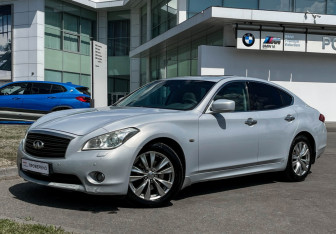 Подержанный автомобиль Infiniti M Sedan 2012 года (1 фото)