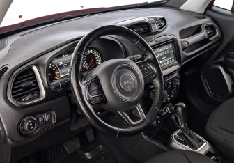 Подержанный автомобиль Jeep Renegade 2018 года (15 фото)
