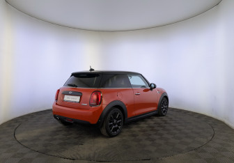 Подержанный автомобиль MINI Hatch 2019 года (5 фото)
